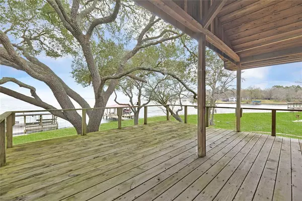 170 W Lake Shore DR, Livingston, TX 77351