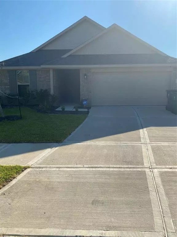 333 Bryan WAY, Angleton, TX 77515