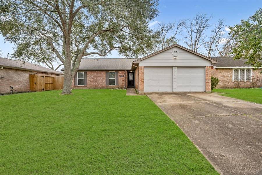 16402 Forest Bend AVE, Friendswood, TX 77546