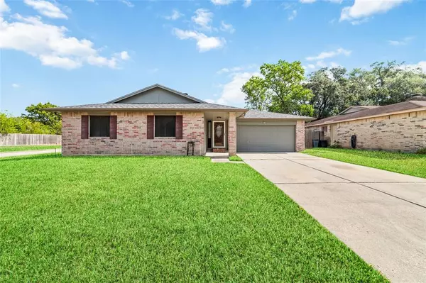 2222 Green Knoll DR,  Houston,  TX 77067