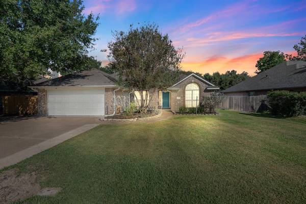 1719 Starling DR, College Station, TX 77845