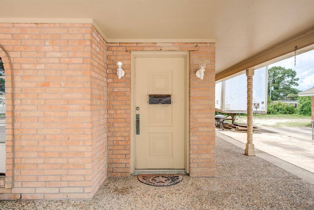 Liberty, TX 77575,811 N Travis ST