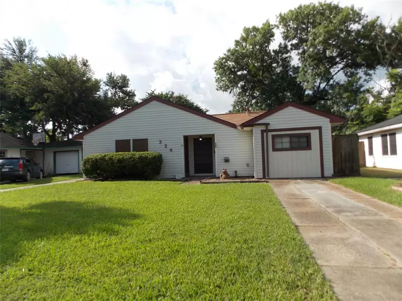 326 Acacia ST, Lake Jackson, TX 77566