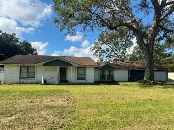 306 Neal Road, Wharton, TX 77488