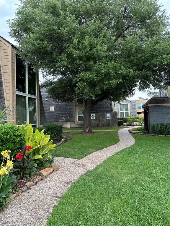 16120 Stuebner Airliine RD #202, Spring, TX 77379