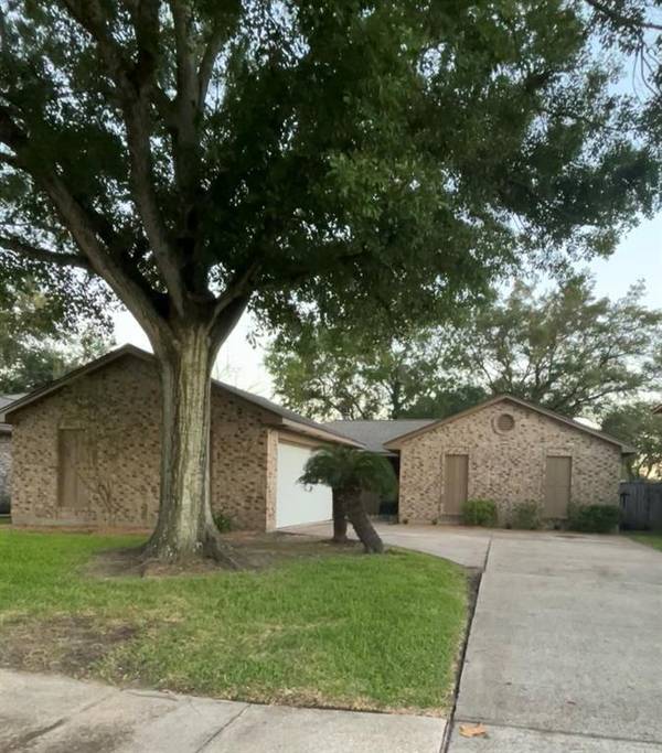 10916 Mesquite DR, La Porte, TX 77571