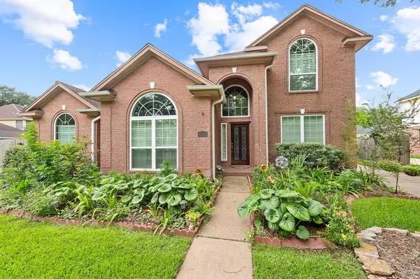 2034 Cypress Bend LN, Sugar Land, TX 77478