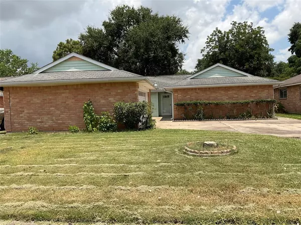 10011 Rustic Gate RD, La Porte, TX 77571