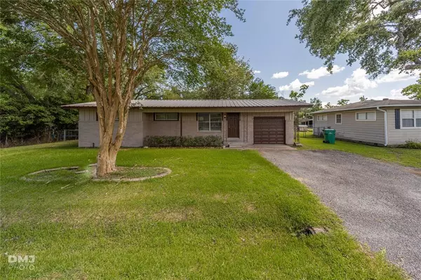 1429 Bassett, Orange, TX 77632