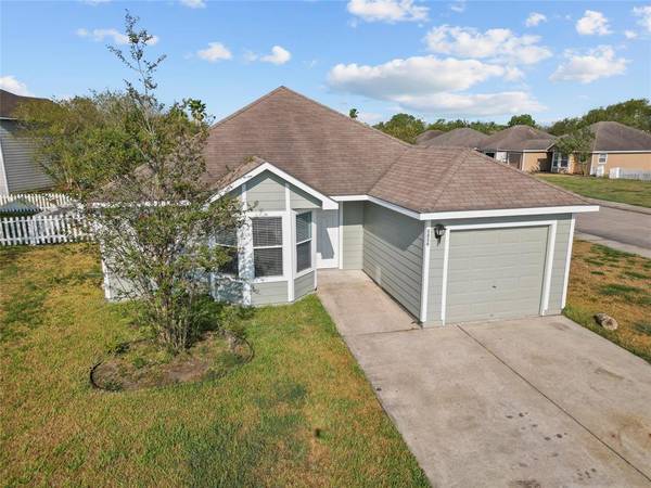 5056 Hauna LN, Dickinson, TX 77539