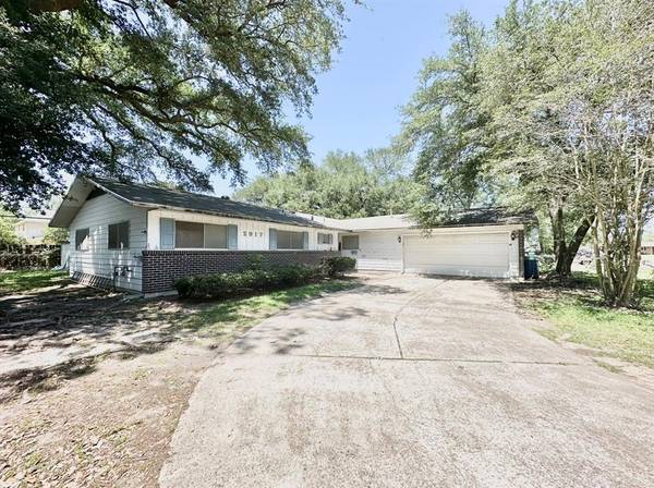 2917 23rd ST, Orange, TX 77630