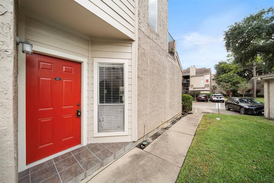 10855 Meadowglen LN #802, Houston, TX 77042