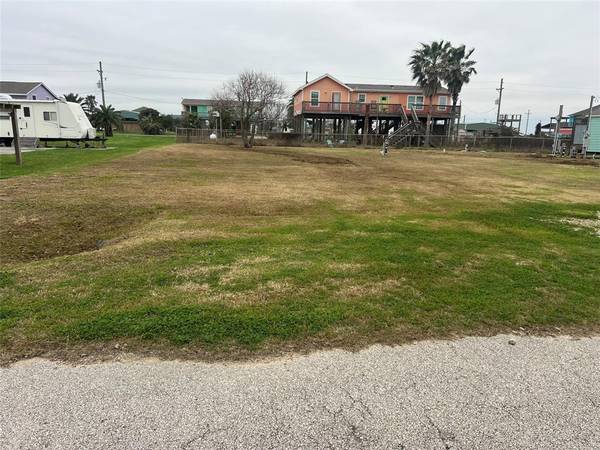 1977 Ave E, Crystal Beach, TX 77650