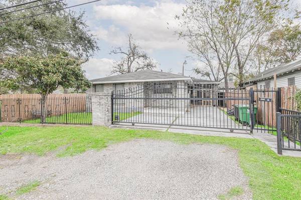 7209 Brownwood ST, Houston, TX 77020