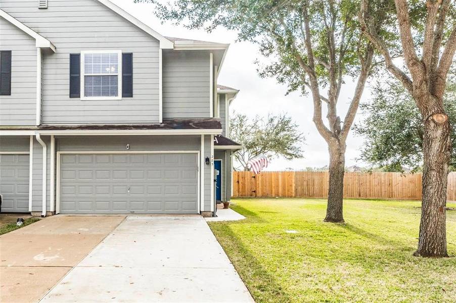 285 Brandy Ridge LN, Dickinson, TX 77539