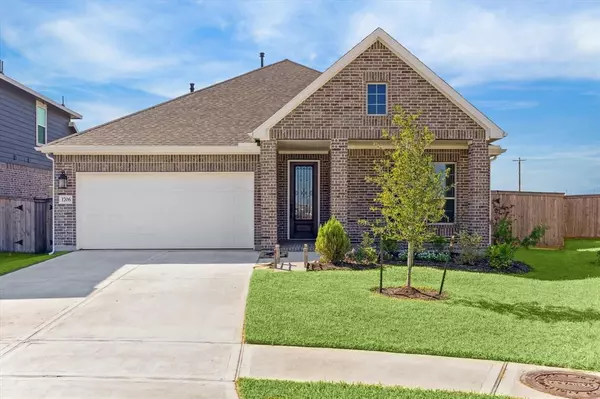 1706 Sun Dial DR, Angleton, TX 77515