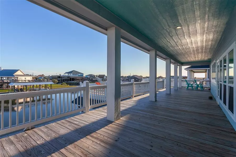 1295 Lagoon DR, Crystal Beach, TX 77650