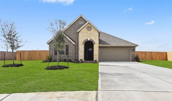 7426 Hillside AVE, Mont Belvieu, TX 77523