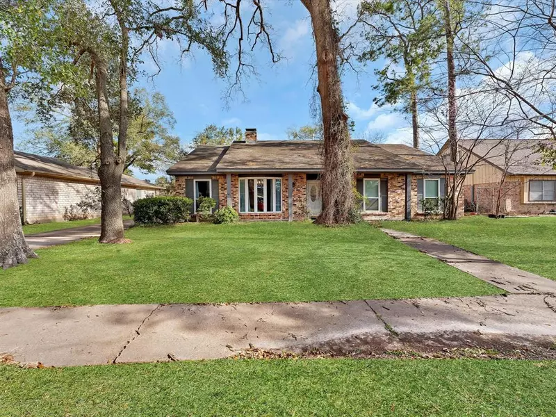 5922 Par Four DR, Houston, TX 77088