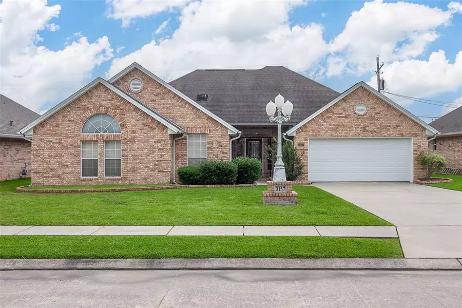 3157 Forest Oaks DR, Port Neches, TX 77651