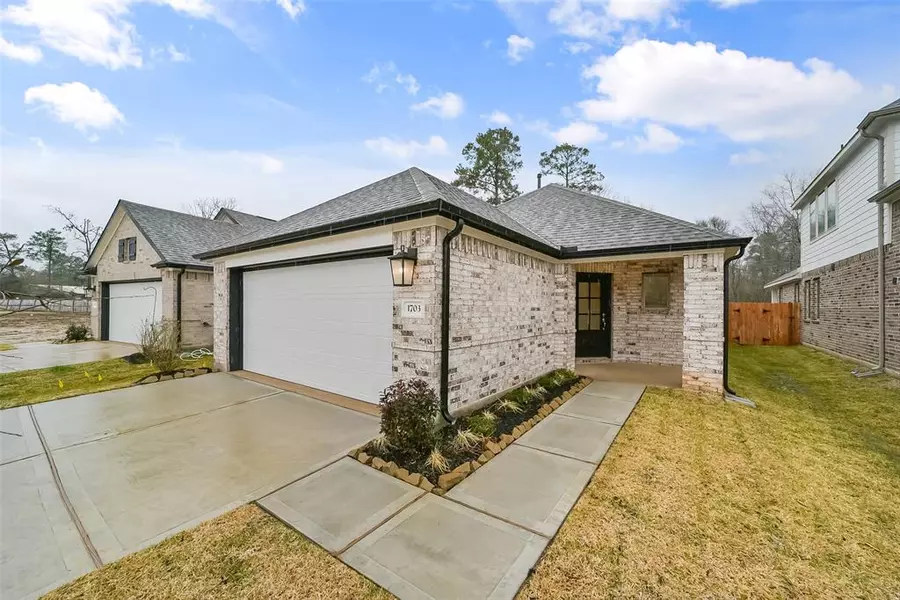 1703 Portia LN, Conroe, TX 77301