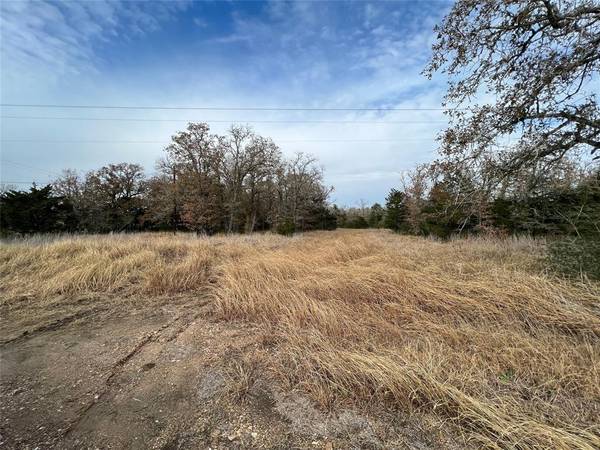 939 W Parker RD, Flatonia, TX 78941