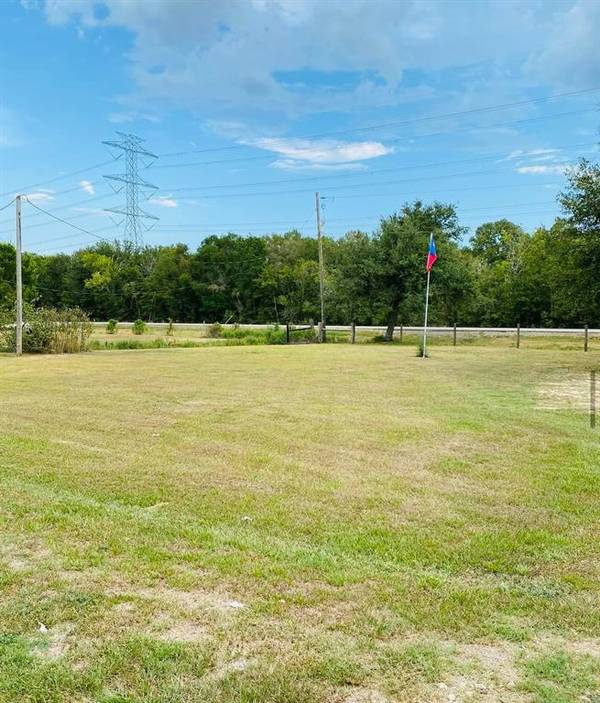 Sweeny, TX 77480,6906 County Road 359