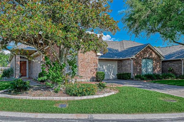 731 Apple Blossom DR, Pearland, TX 77584