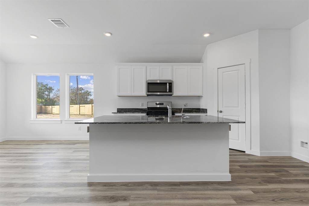 3013 Snowy Egret DR, Texas City, TX 77590