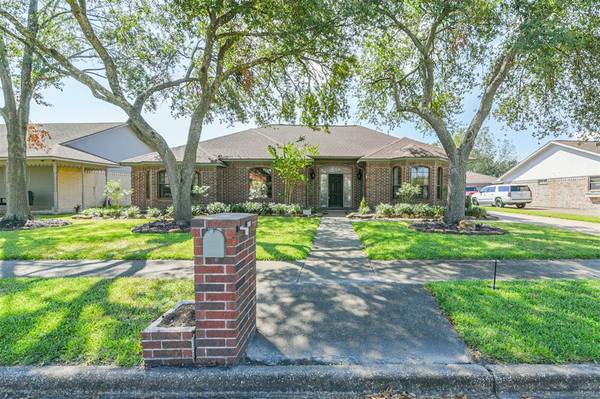 4715 Saint Andrews DR, Baytown, TX 77521