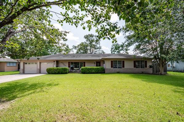 515 N Magnolia ST, Highlands, TX 77562