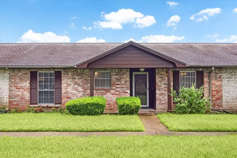 3922 Laura Leigh DR #3922, Friendswood, TX 77546