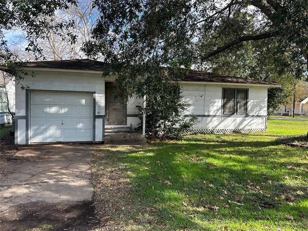 Columbus, TX 78934,431 N Charter ST