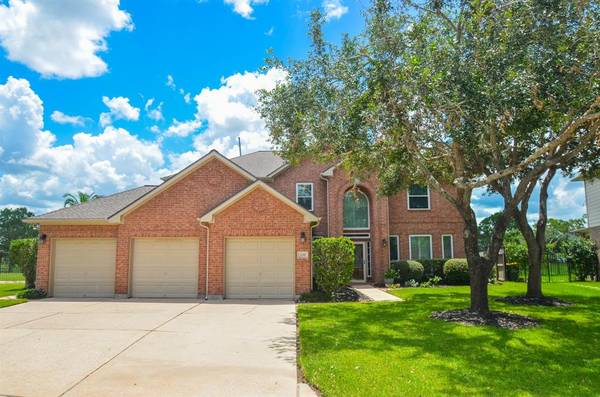 226 Walnut Cove LN, Pearland, TX 77584