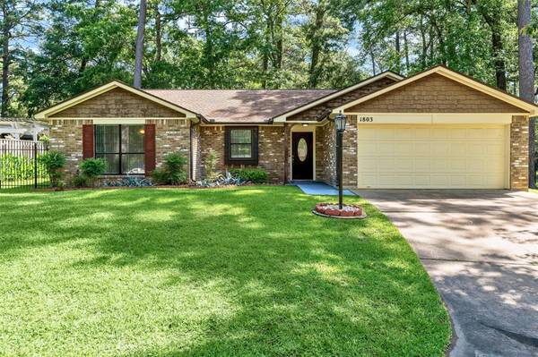 1803 Green Briar DR, Huntsville, TX 77340