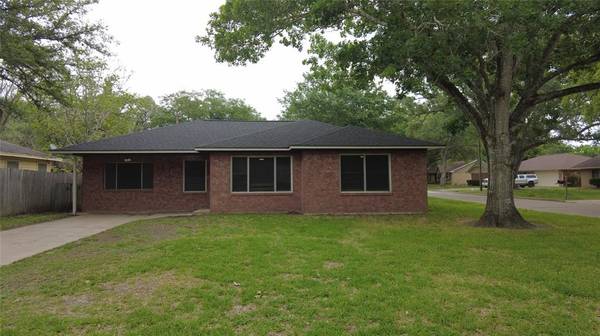 3421 Cherry LN, Bay City, TX 77414