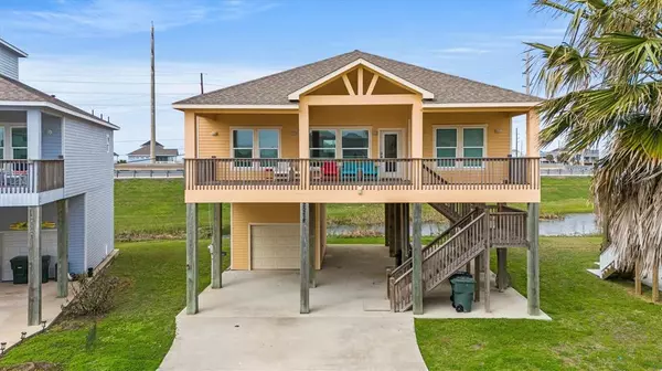 25218 Intrepid Ln, Galveston, TX 77554