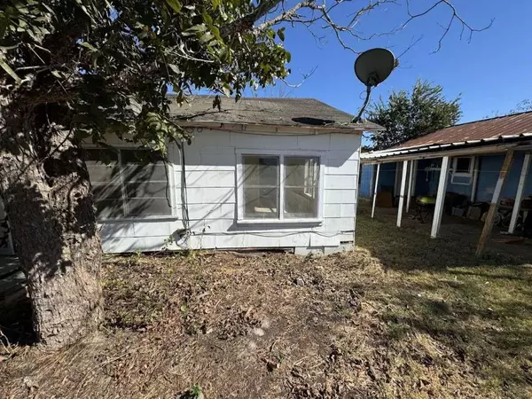 Giddings, TX 78942,948 S Williamson ST