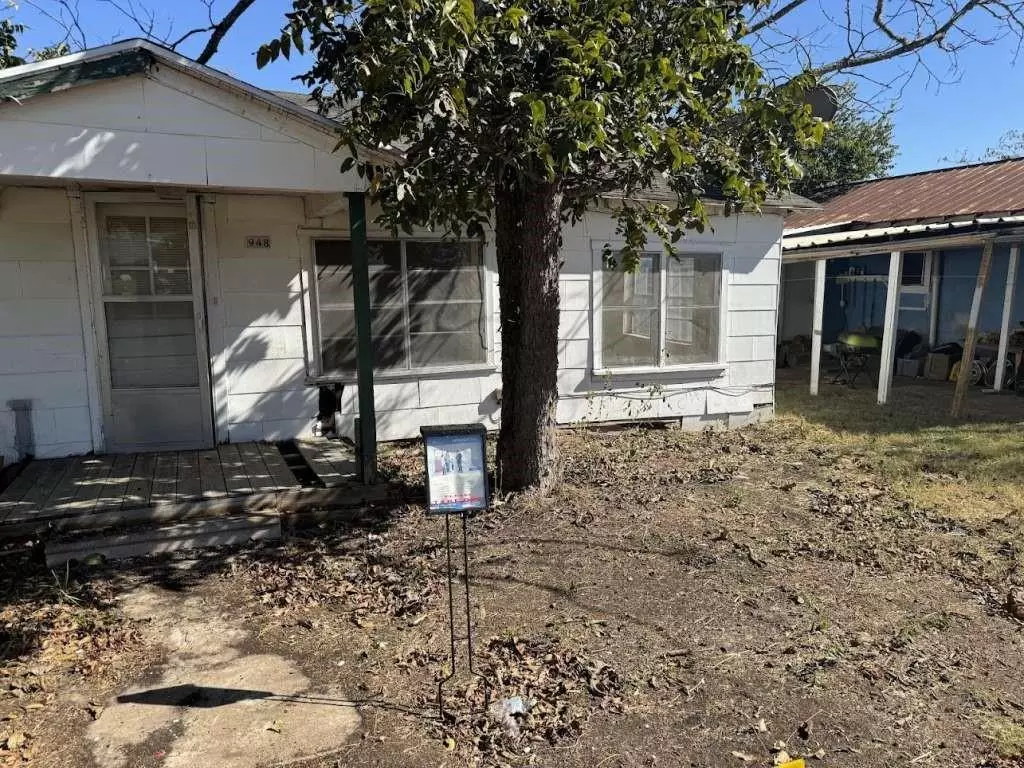 Giddings, TX 78942,948 S Williamson ST