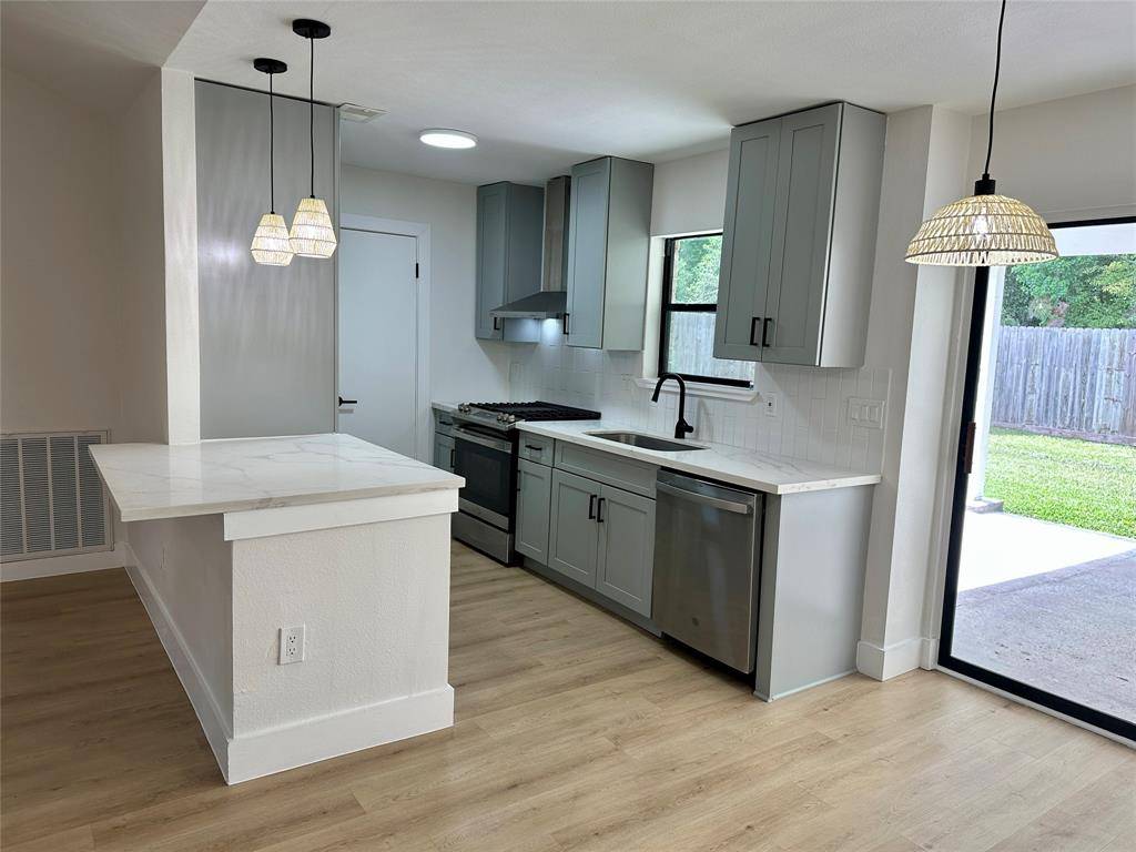 Houston, TX 77083,16702 Espinosa DR