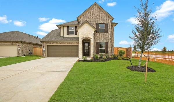 1733 Navigation LN, Angleton, TX 77515