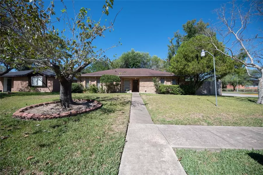 10902 Sharpview DR, Houston, TX 77072