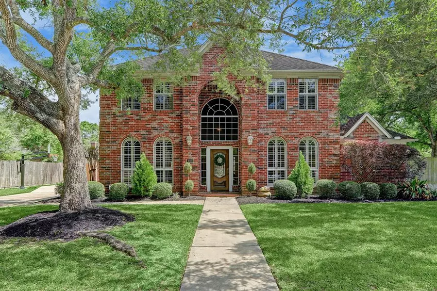 409 Silverleaf DR, Friendswood, TX 77546