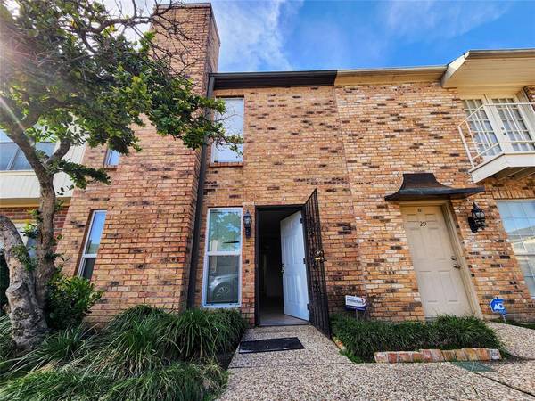 6111 Beverlyhill ST #30, Houston, TX 77057