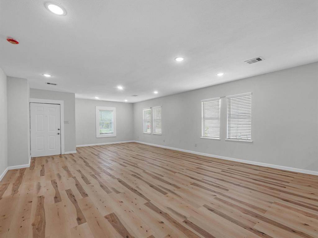 Houston, TX 77051,4517 White Rock ST