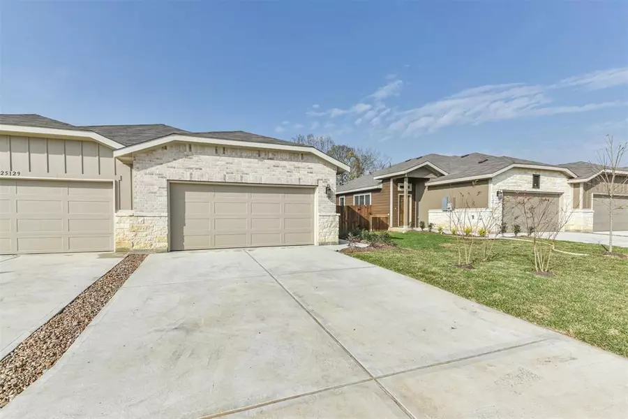 9868 and 9872 Grosbeak LN, Magnolia, TX 77354