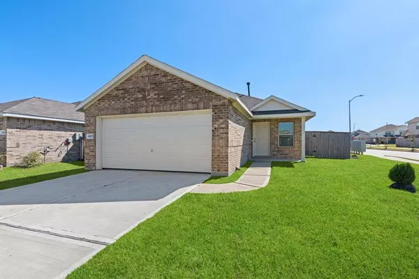 4302 Palmetto Grove LN, Baytown, TX 77521