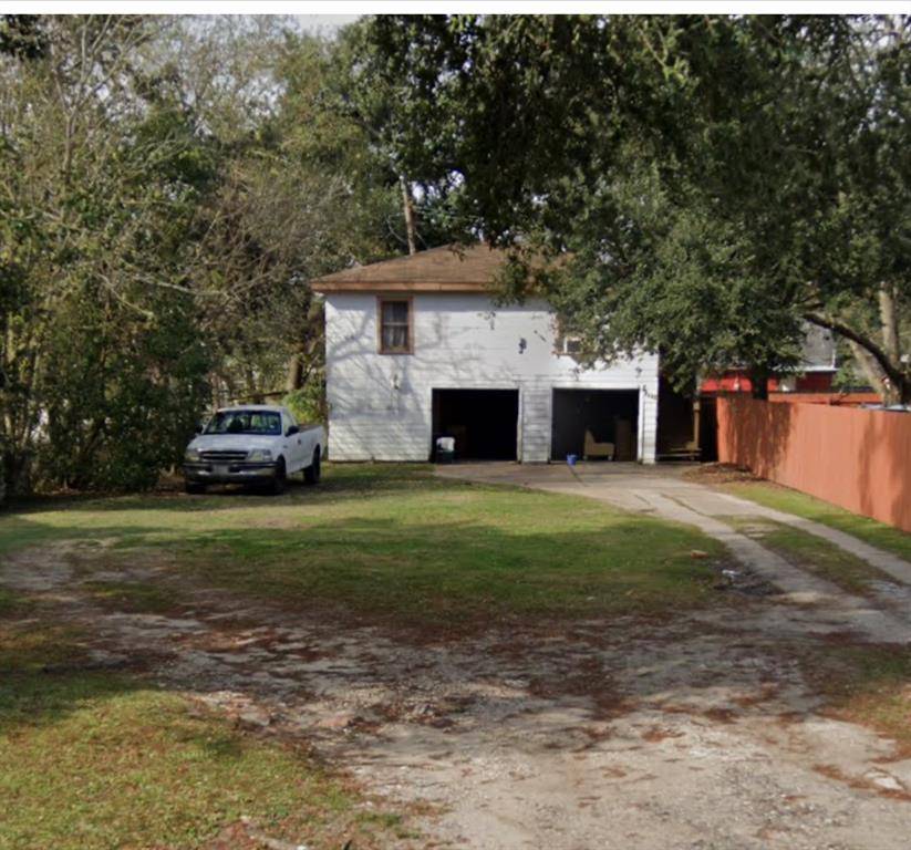 3111 11th St, Port Arthur, TX 77642