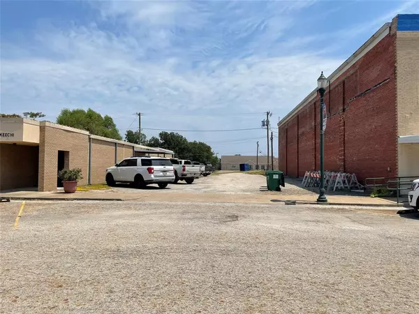 104 S Keechi ST, Fairfield, TX 75840