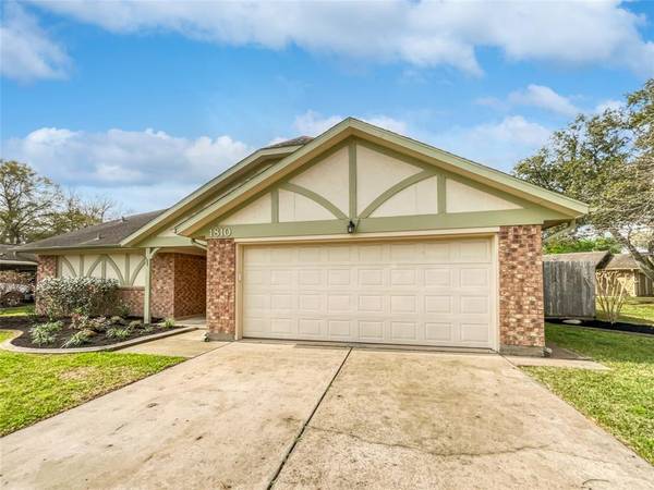 1810 Cripple Creek LN, Pearland, TX 77581